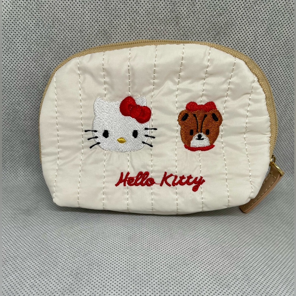 NEW Hello Kitty Zipper Pouch